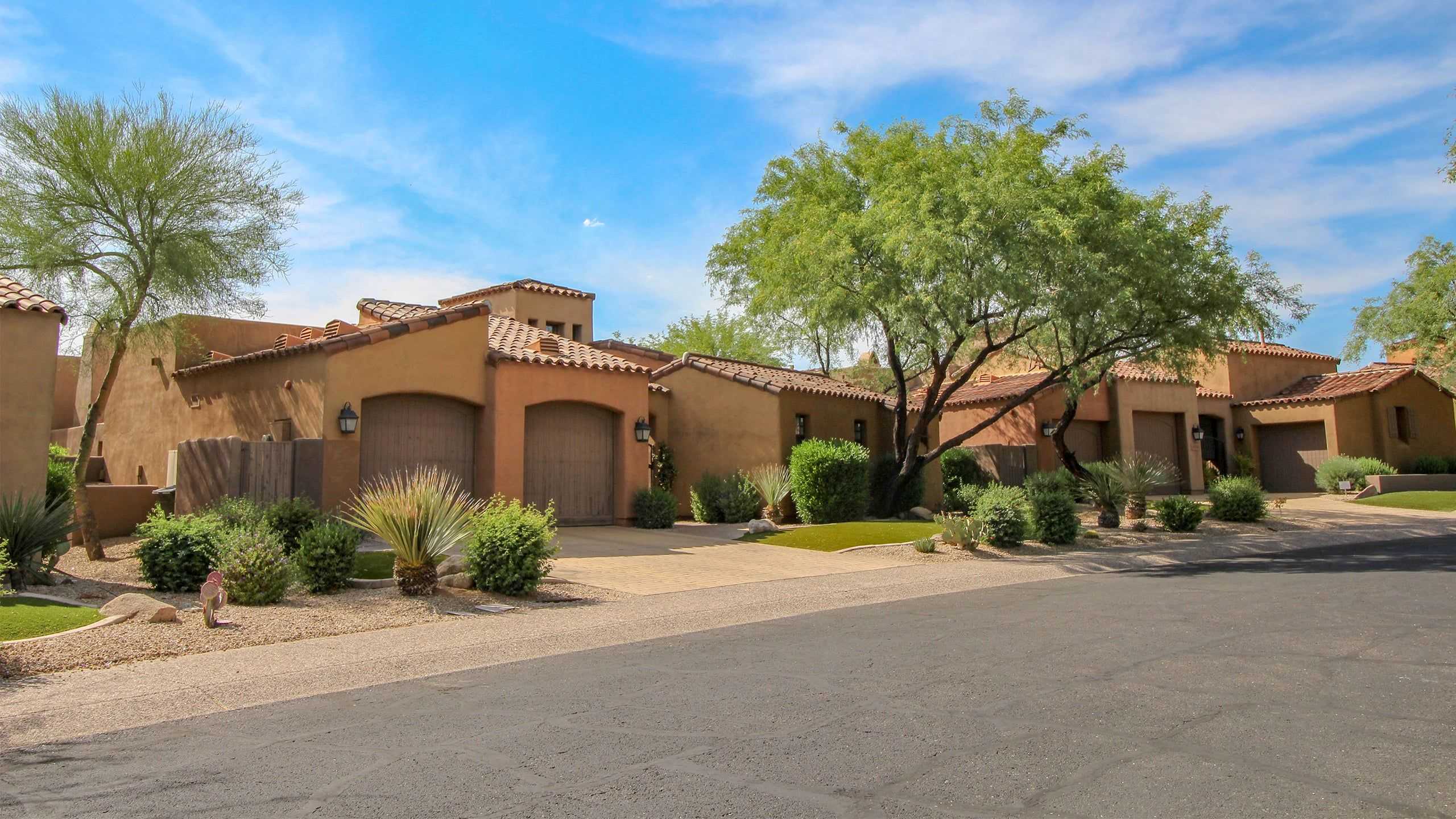 residential street view of residential homes in Yuma, AZ